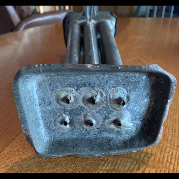 Vintage Old and Primitive Candle Mold from Connecticut Farm - Picture 3 of 6